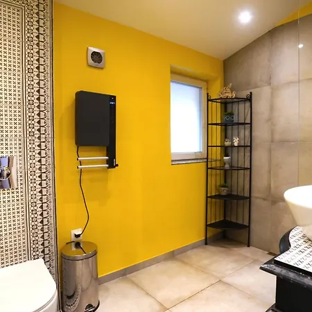 Modern And Spacious 3-bedroom Entire House Appartement *