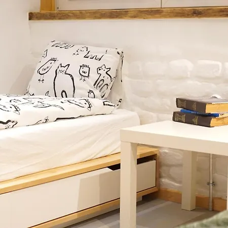 Modern And Spacious 3-bedroom Entire House Appartement *