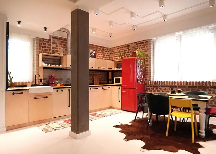 Modern And Spacious 3-bedroom Entire House *