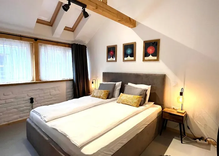 Modern And Spacious 3-bedroom Entire House *