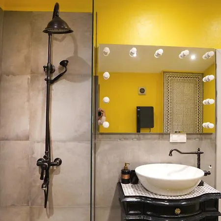 Modern And Spacious 3-bedroom Entire House شقة