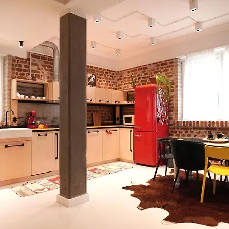 Modern And Spacious 3-bedroom Entire House *